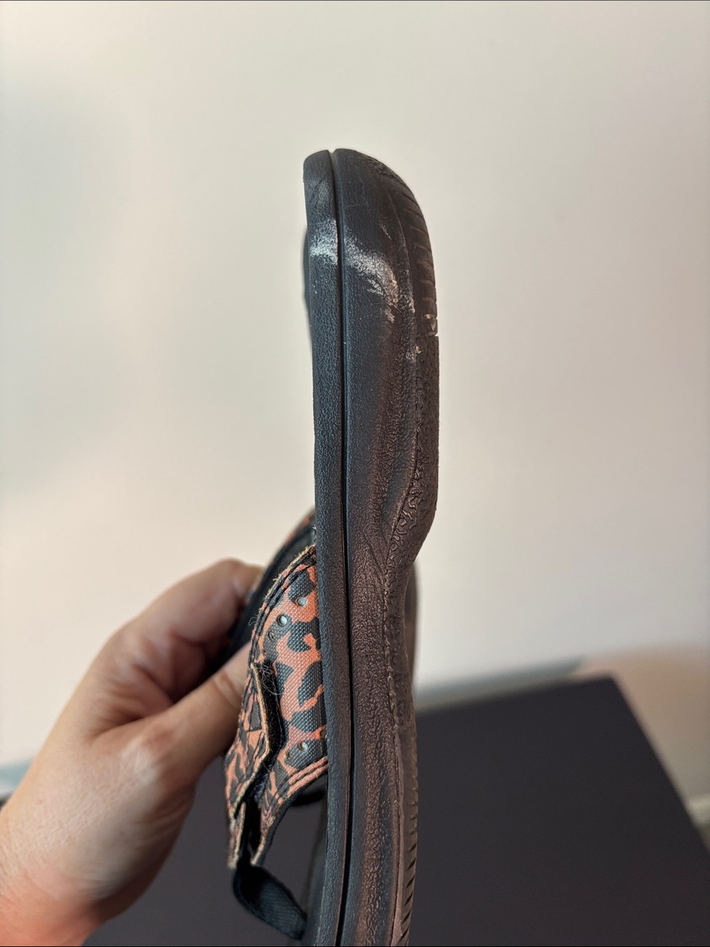 Clarks Black Footbed Thong Sandals with Leopard-Pattern Straps - Picture 4 of 6